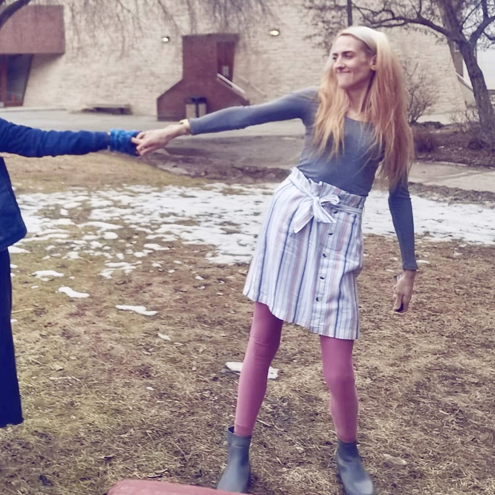 BeehunX's tweet photo. Here I am enjoying outside with a friend x https://t.co/6f7d8DIGLZ
