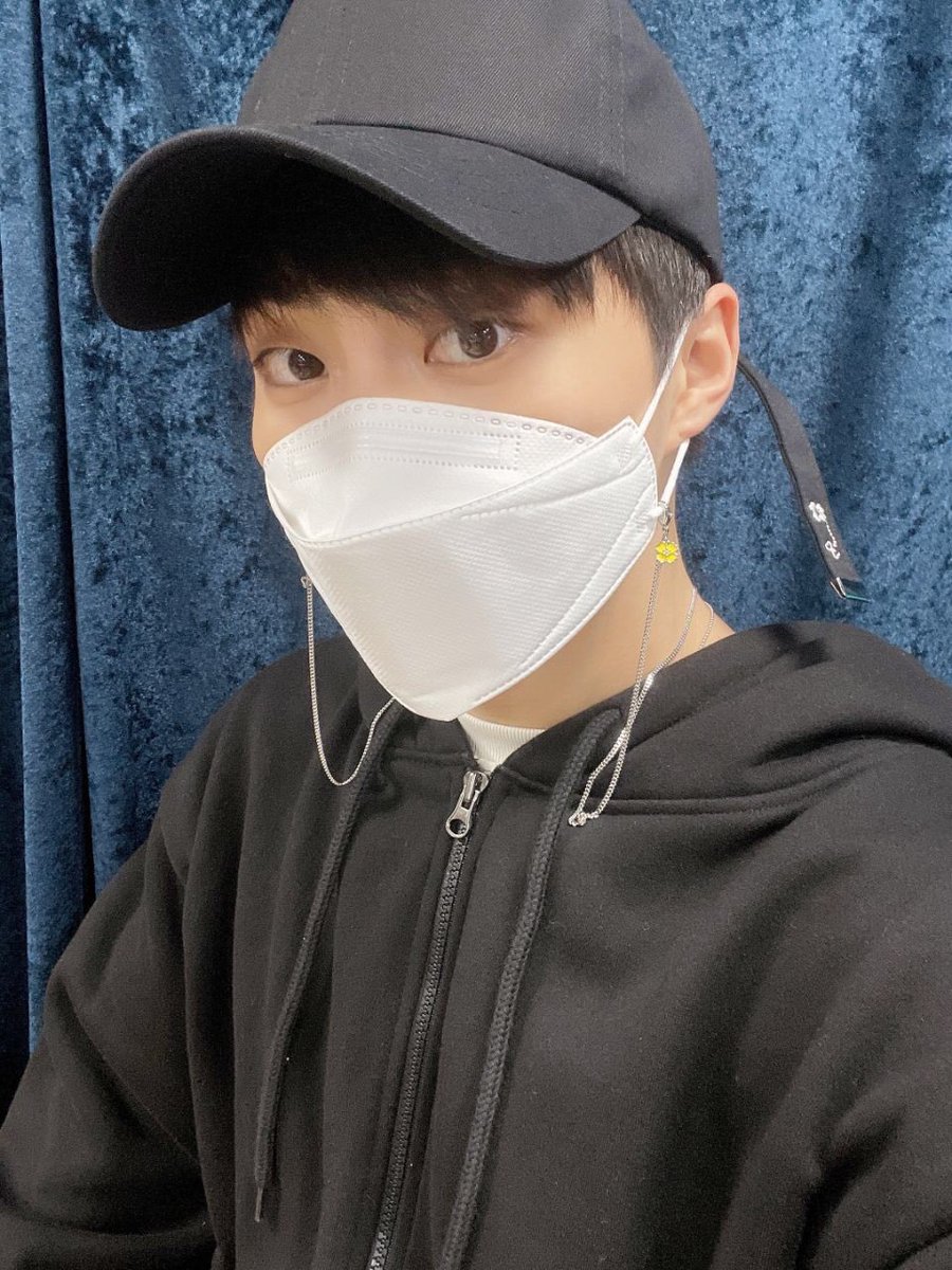 kmsactivities's tweet photo. minseok saying keep yo masks on (2021) https://t.co/qR3YdBG3Tq