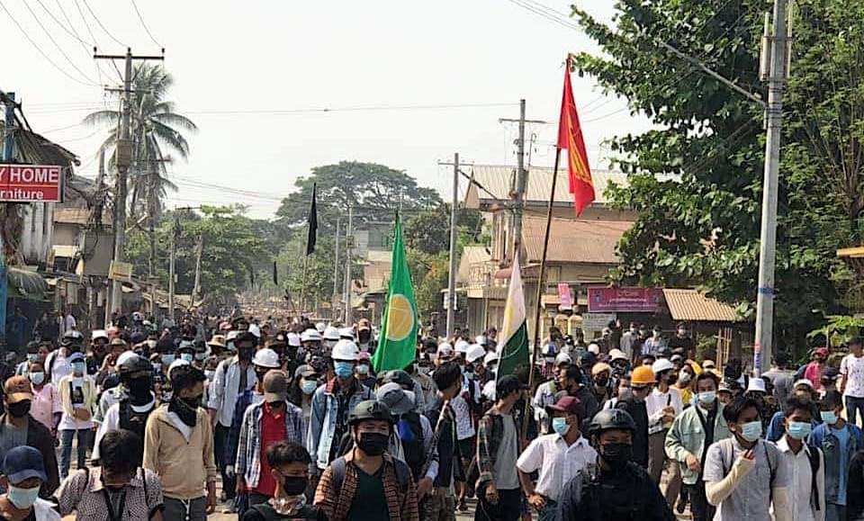 Today: Despite the violent crackdown, protests continue in #Bago
Photos- Myanmar Now
#WhatsHappeninglnMyanmar 
#Mar17Coup