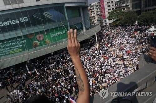 ☭ Communists should oppose the coup of the oppressed fascist soldiers in Myanmar Resistance of the Myanmar workers
Support and solidarity in the struggle for democracy. This is a real communist.