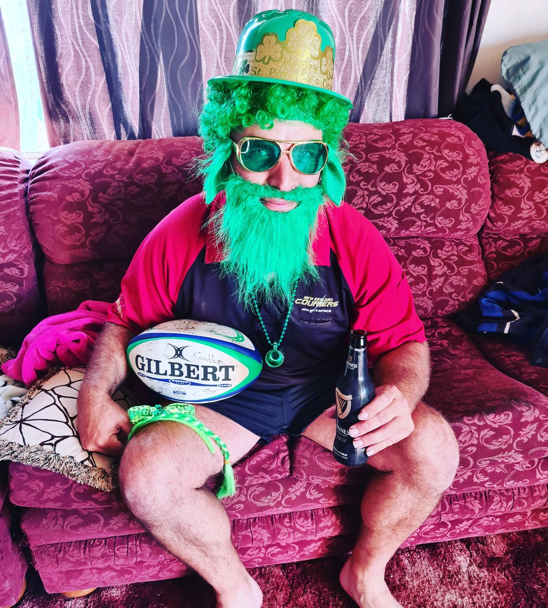 timewasternz's tweet photo. #stpatricksday #guinness with the 2011 #ireland #rugby world cup team ... (well the #gilbert #rugbyball signed by the entire team at the time anyway) https://t.co/xXxrK5FKjO
