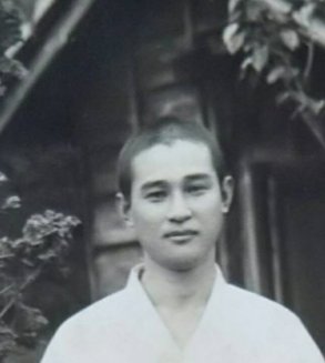 おじいちゃんの昔のアルバムにとてつもないハンサムが紛れ込んでいた みんなの美形親族写真披露会場に Togetter