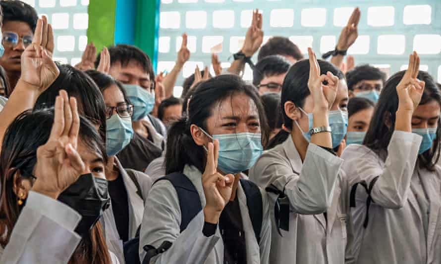 The Myanmar junta's mass killing of protesters predictably gives rise to mass funerals across the country -- each an outbreak of sadness, but each seemingly also a reinforcement of opposition to the coup. theguardian.com/world/2021/mar…