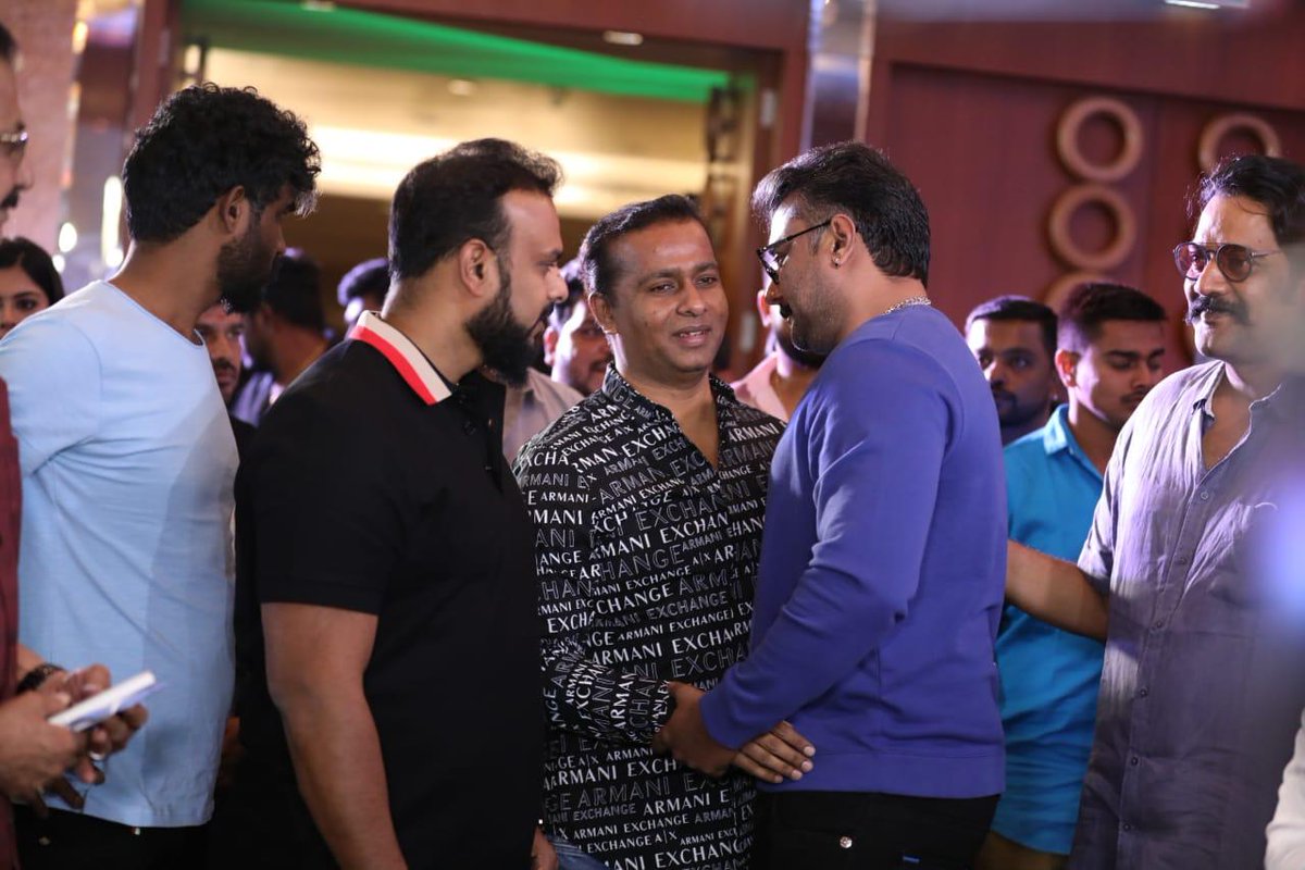 Dcompany171's tweet photo. #Roberrt Success Meet Snaps @dasadarshan @umap30071 @UmapathyFilms @TharunSudhir @StarAshaBhat @aanandaaudio https://t.co/htGH0p7DiG