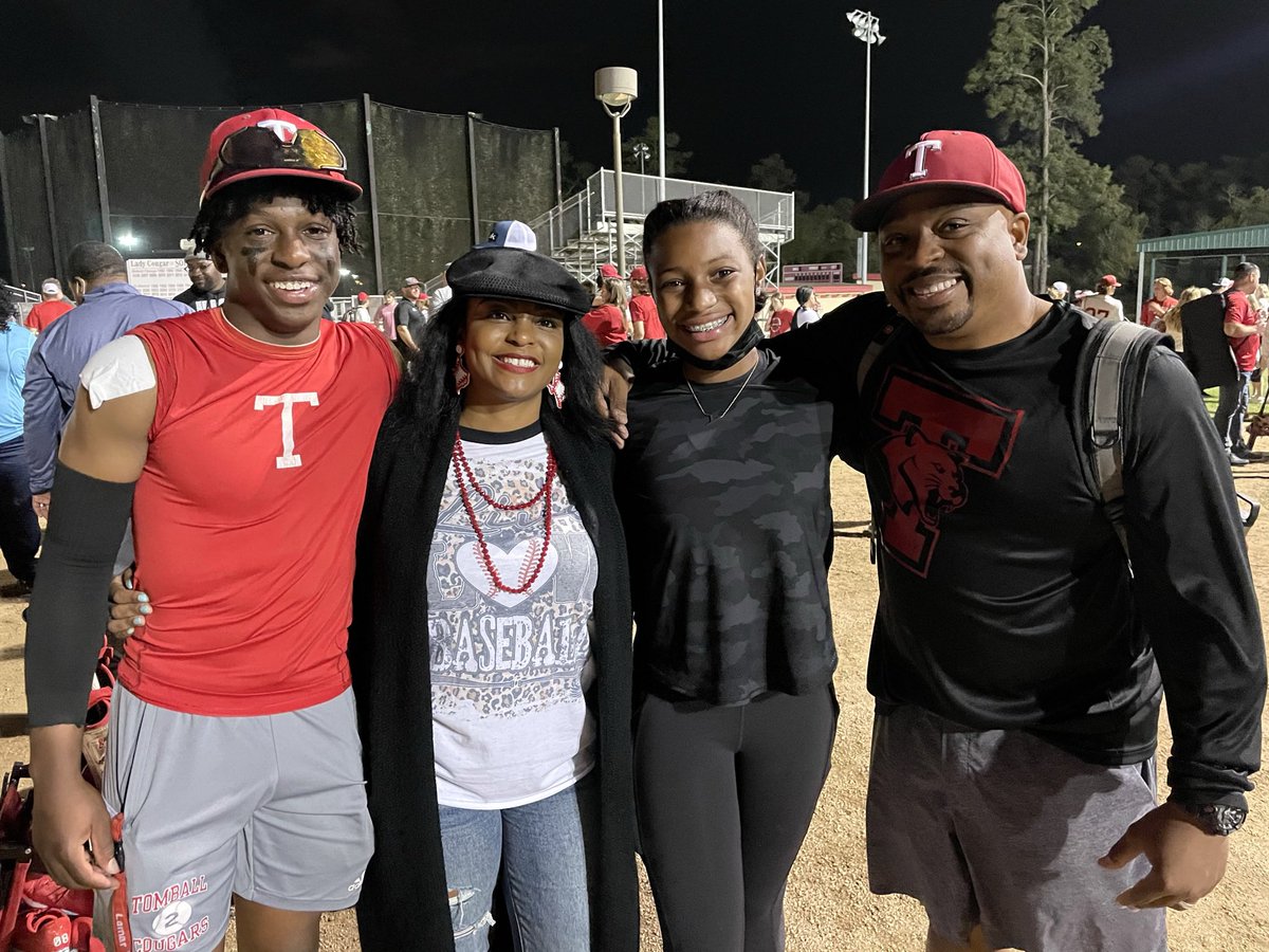 alliewill2024's tweet photo. Great game @Munchie_Eason_1  tonight.  Way to win your first district game! #futurecardinal ❤️🤍❤️🖤#outiesruninthefam #tomballbaseball https://t.co/wBgyMldcaX