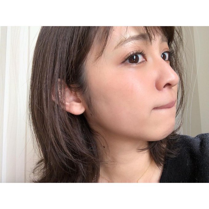 フジテレビ 久慈暁子アナウンサー 先日起きたら ほっぺに枕のあとが 惚れちゃった ฅ ฅ ことを勝手に拡散