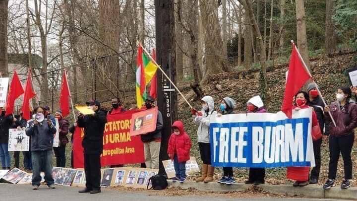 Myanmar People in Washington protest in front of Sri Lankan Embassy and Myanmar Military Embassy for inviting Wunna Maung Lwin to attend online conference.
RESTORE MOBILE DATA
#WhatsHappeningInMyanmar 
#Mar17Coup