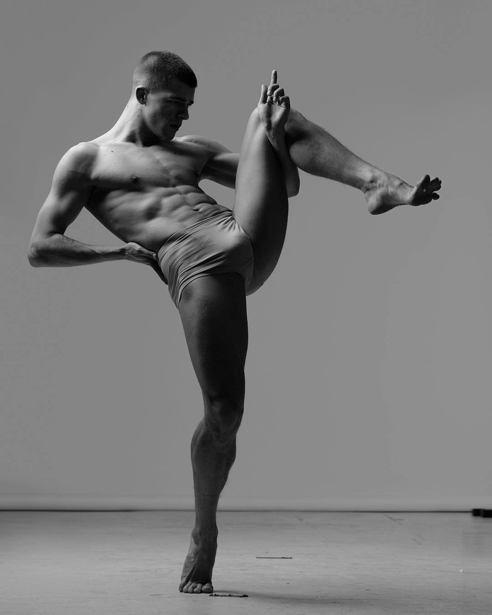 XVHHVX's tweet photo. Sam Salter by Dimitris Theocharis https://t.co/PfBc89o4f8