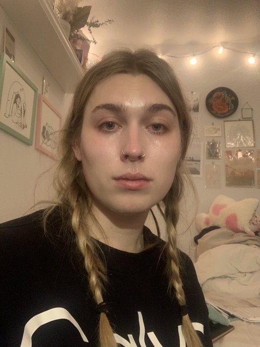 Watch sky 🎀🏳️‍⚧️'s leaked NSFW photo on TwXstars