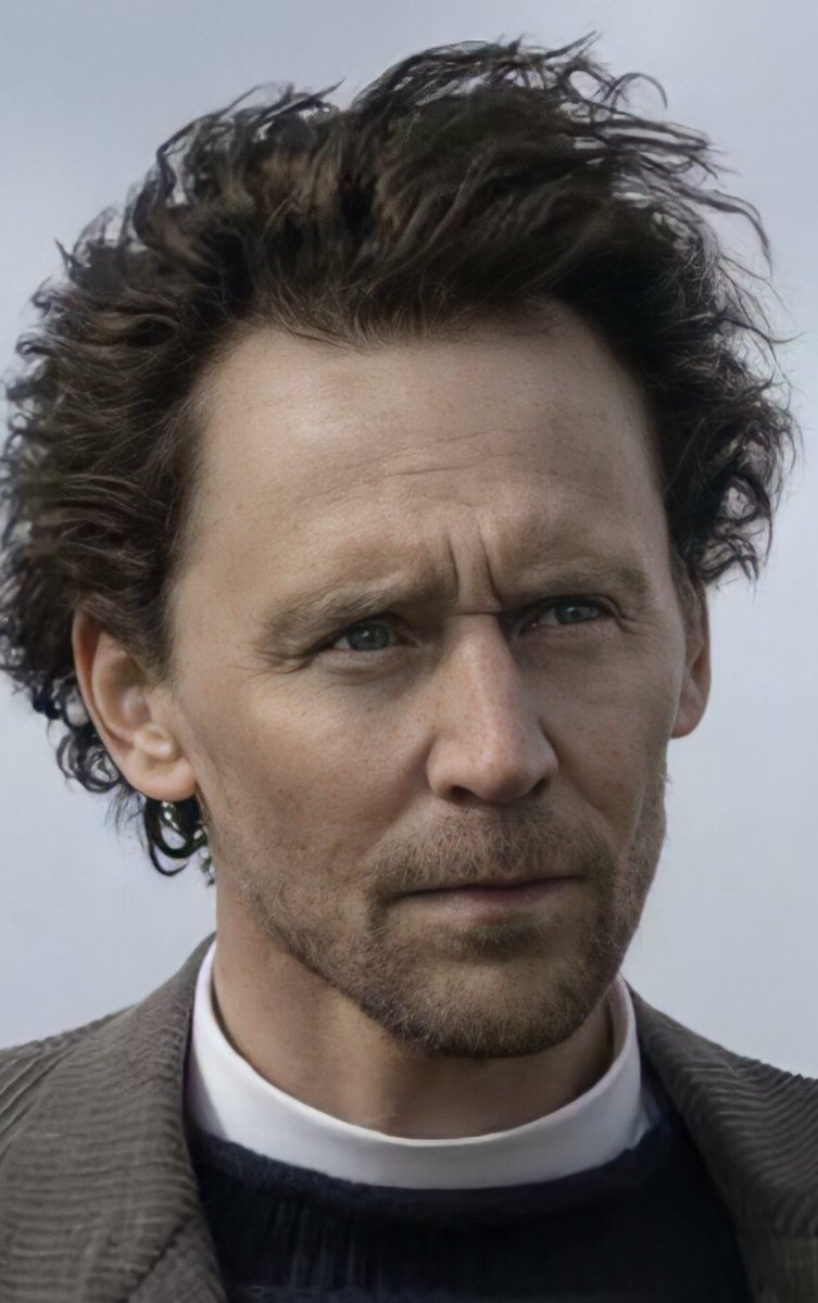 #HappyBubble picture of the day 
#TomHiddleston 

The essence of yesterday. 😳