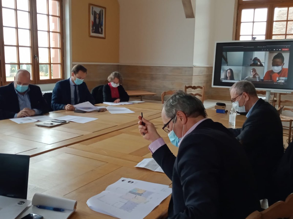 paz_olivier's tweet image. Merci au Sous-Préfet de Lisieux Guillaume Lericolais @Prefet14 , au premier Vice-President du @CalvadosDep @HubertCourseaux et à @PierreMouraret @NCPA_Normandie pour cette réunion de préfiguration du futur Espace France Services de @MervilleFrPlage #ServicePublic #Proximité