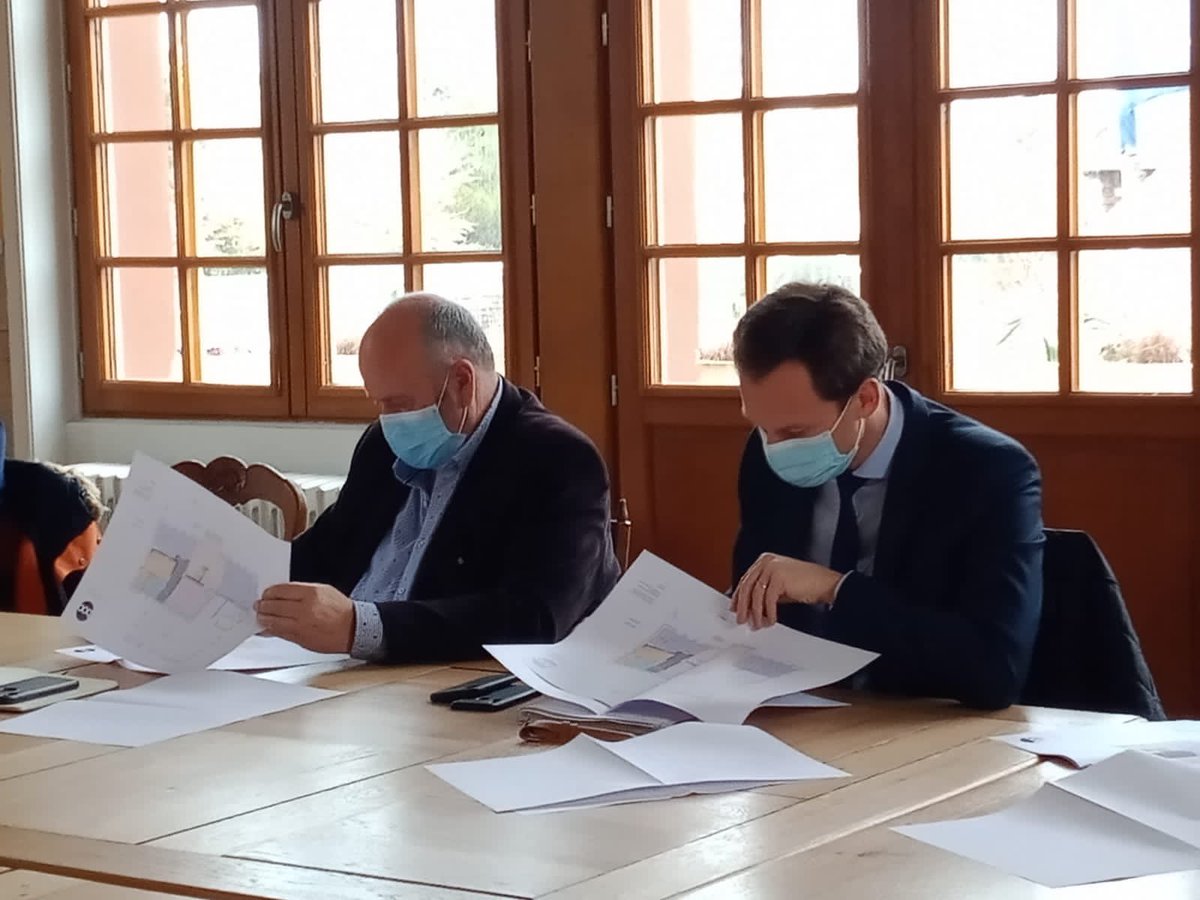 paz_olivier's tweet image. Merci au Sous-Préfet de Lisieux Guillaume Lericolais @Prefet14 , au premier Vice-President du @CalvadosDep @HubertCourseaux et à @PierreMouraret @NCPA_Normandie pour cette réunion de préfiguration du futur Espace France Services de @MervilleFrPlage #ServicePublic #Proximité