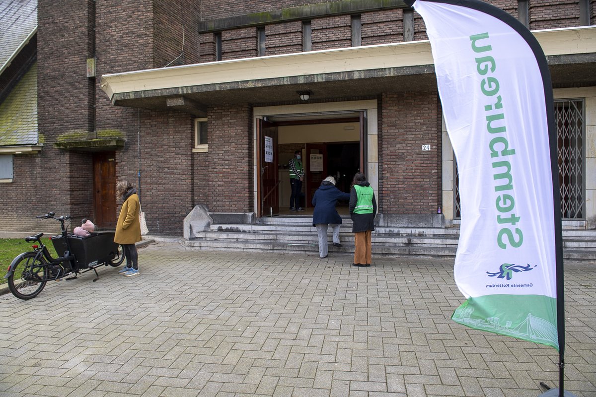 De 400 Rotterdamse #stembureaus zijn open. Gaat u stemmen? Vergeet uw stempas en ID-bewijs niet.

Een kaart met alle stembureaus: stembureausinrotterdam.nl

Ons liveblog: rotterdam.nl/nieuws/liveblo…

Meer informatie: rotterdam.nl/verkiezingen

#TK2021 #ElkeStemTelt