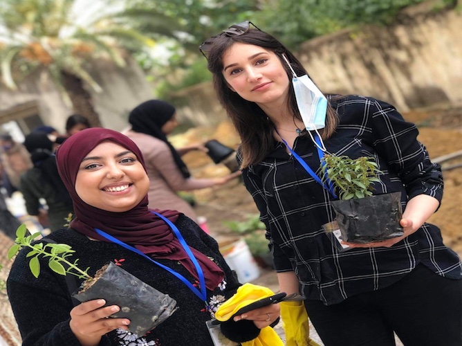 UnimondoOrg's tweet image. La #Tunisia e la forza di un #sognoverde. #Desertificazione, #stressidrico, #esodorurale: giovani associazioni crescono in Tunisia, per cercare di arginare il degrado ambientale. #TunisieEcologie #DREAMinTunisia #Ecoconscience
Di #FerruccioBellicini su unimondo.org/Notizie/La-Tun…