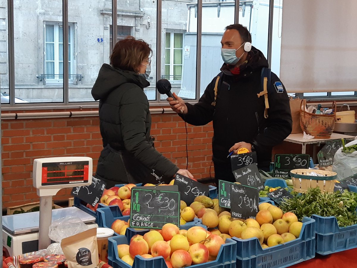 Matinale en direct des halles Saint-Thibault d'Épernay avec commerçants et clients, un an après le premier #confinement #COVID19