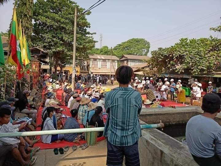 Protest against to Myanmar Junta in Phyu township, Bago on March 17, 2021.
RESTORE MOBILE DATA
#WhatsHappeningInMyanmar 
#Mar17Coup