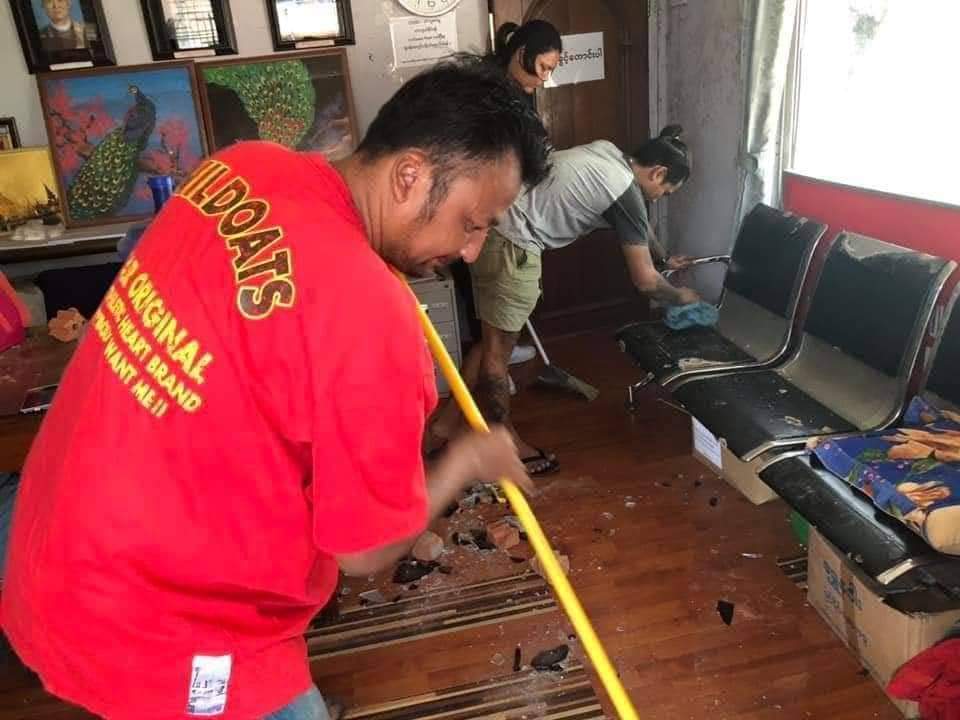 ThuThuMin2's tweet photo. The military terrorists(SAC) illegally entered and destroyed the office of Daw Phyu Phyu Thin, a member of CRPH in Mingalartaungnyunt the previous evening!
But there was no-one left in the office!So they can't arrest anyone!
RESTORE MOBILE DATA
#WhatsHappeningInMyanmar
#Mar17Coup https://t.co/JV0SdH70Np