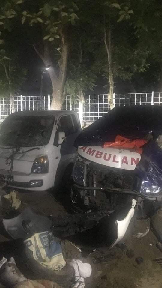 Berry_Yang7's tweet photo. Happened in South Okkalapa on Mar 16, cars n ambulances n the steel fences of neighbourhood were all destroyed by Military! Citizens r being threatened every night with raids, unlawful arrests, mass shooting by military

RESTORE MOBILE DATA
#Mar17Coup
#WhatsHappeningInMyanmar https://t.co/o7IqCwvgBX