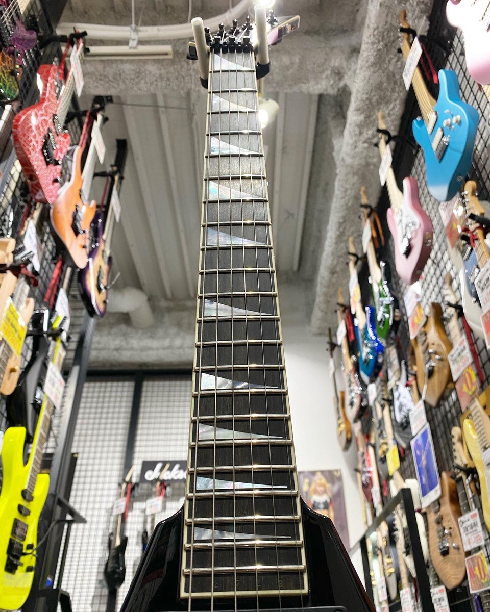 gakkicenter's tweet photo. USA製の #ジャクソンギター、#ランディV がアウトレット価格でお買い得です!🤘😈
#jackson #jacksonguitars #jacksonguitar #randyrhoads #madeinusa #randyv #seymourduncan #compoundradius #hrhm #heavymetal #ozzyosbourne #ジャクソン #ランディローズ #オジーオズボーン #アメリカ製 #ヘビメタ https://t.co/3nNuuz83sI