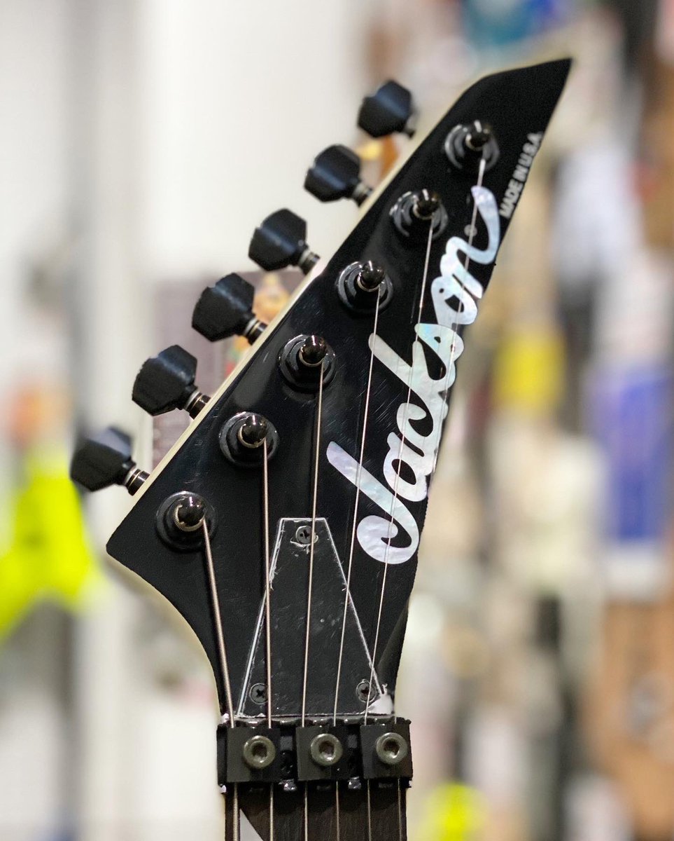 gakkicenter's tweet photo. USA製の #ジャクソンギター、#ランディV がアウトレット価格でお買い得です!🤘😈
#jackson #jacksonguitars #jacksonguitar #randyrhoads #madeinusa #randyv #seymourduncan #compoundradius #hrhm #heavymetal #ozzyosbourne #ジャクソン #ランディローズ #オジーオズボーン #アメリカ製 #ヘビメタ https://t.co/3nNuuz83sI
