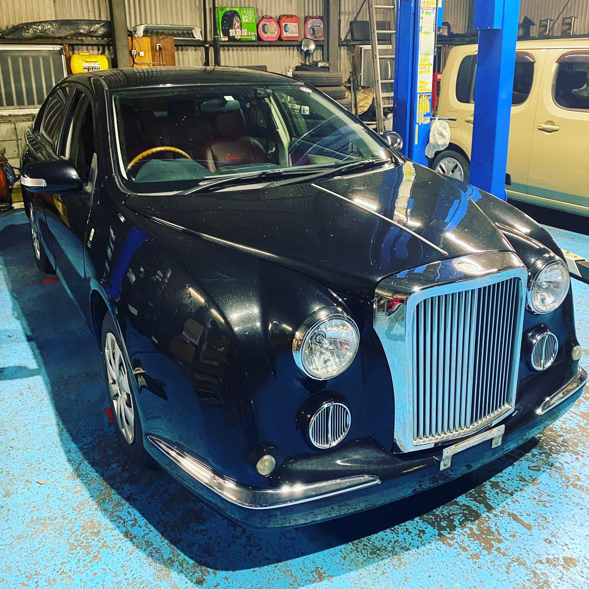 株式会社シースペース Sur Twitter こんにちは 松村です 今日はお車ご紹介です 光岡自動車のガリュー 若いスタップは 光岡自動車すら知らないみたいですw こんな見た目ですが ベースはトヨタの車なので安心です 柏原市 八尾市 羽曳野市 和泉市 河内長野市