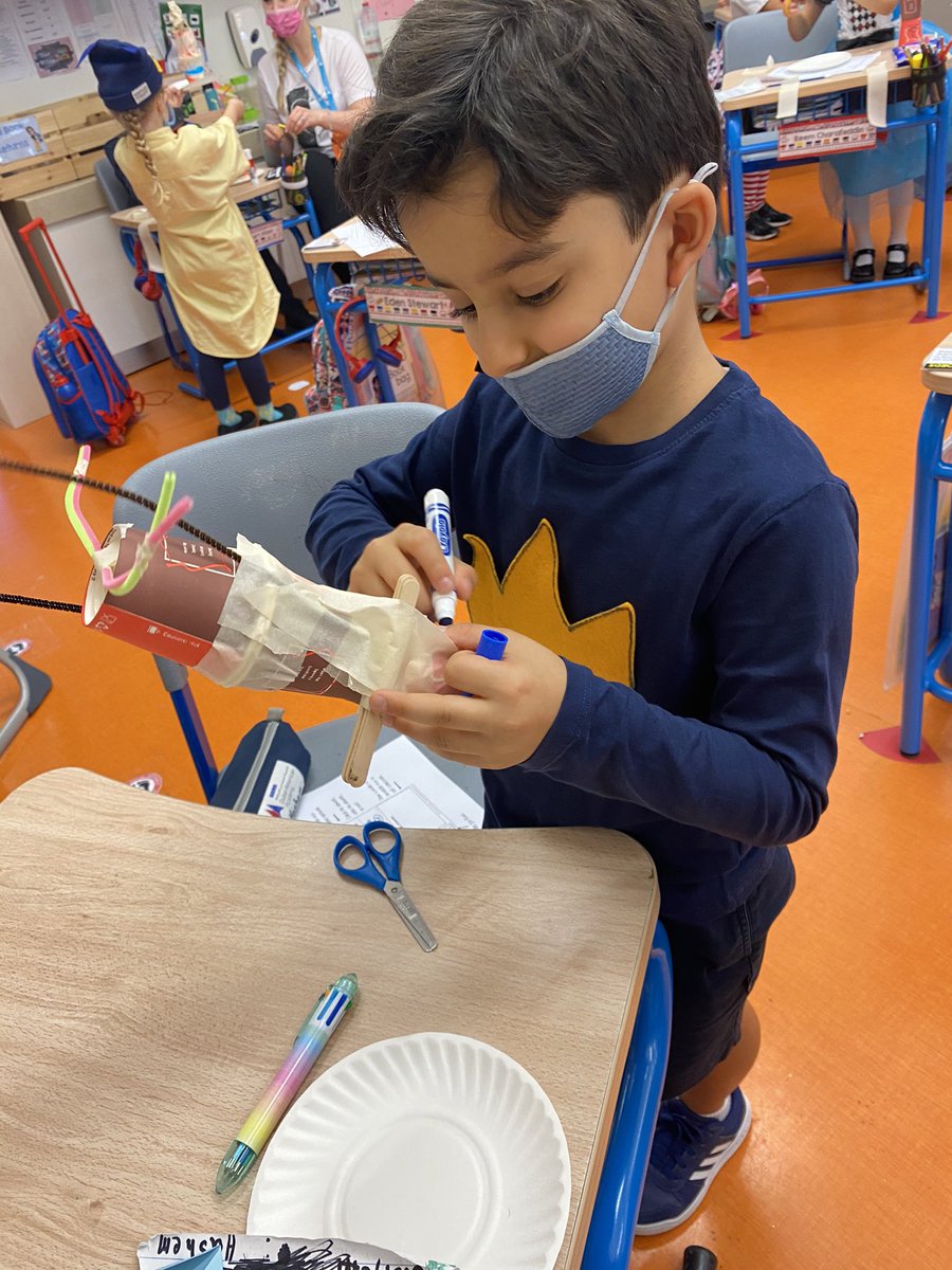 getjouzywithit's tweet photo. 1NJ engineers worked hard on their creations to take them to the moon! 🌙👷🏽👷🏻♀️🌓Ss followed the #solutionfluency model to dream, design and create their inventions. #edutwitter #fluencyed @DAAElementary https://t.co/4e8UJmdDi6