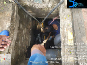 DinasSDAJakarta's tweet photo. Giat satgas Kec.Mampang Prapatan. Pengurasan Sedimen
Lokasi Jalan Gatot Subroto, Kel Kuningan barat.
@aniesbaswedan
@ArizaPatria
@DKIJakarta
@DinasSDAJakarta
@BPBDJakarta
@BeritaJakarta
#PasukanBiru 
#JAKI
#perlutahu
#OperasiSiagaIbuKota
#jakartaberkolabo2asi https://t.co/ggy6t88Jr7