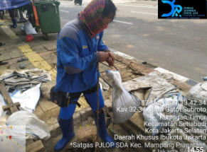 DinasSDAJakarta's tweet photo. Giat satgas Kec.Mampang Prapatan. Pengurasan Sedimen
Lokasi Jalan Gatot Subroto, Kel Kuningan barat.
@aniesbaswedan
@ArizaPatria
@DKIJakarta
@DinasSDAJakarta
@BPBDJakarta
@BeritaJakarta
#PasukanBiru 
#JAKI
#perlutahu
#OperasiSiagaIbuKota
#jakartaberkolabo2asi https://t.co/ggy6t88Jr7