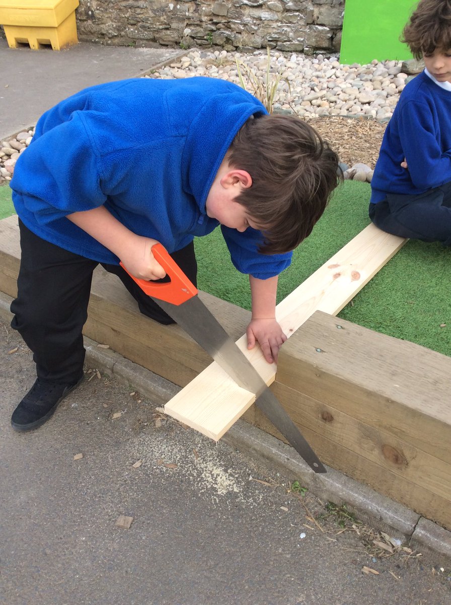 CaenPrimary's tweet image. First couple of sessions in the new  #makerspace at our school. Making pm recycling pots, planters and key rings from recycled acrylic.