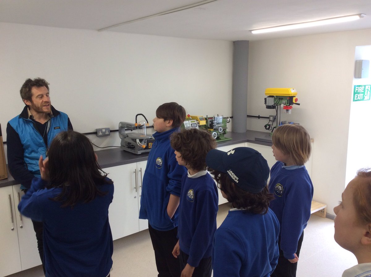 CaenPrimary's tweet image. First couple of sessions in the new  #makerspace at our school. Making pm recycling pots, planters and key rings from recycled acrylic.