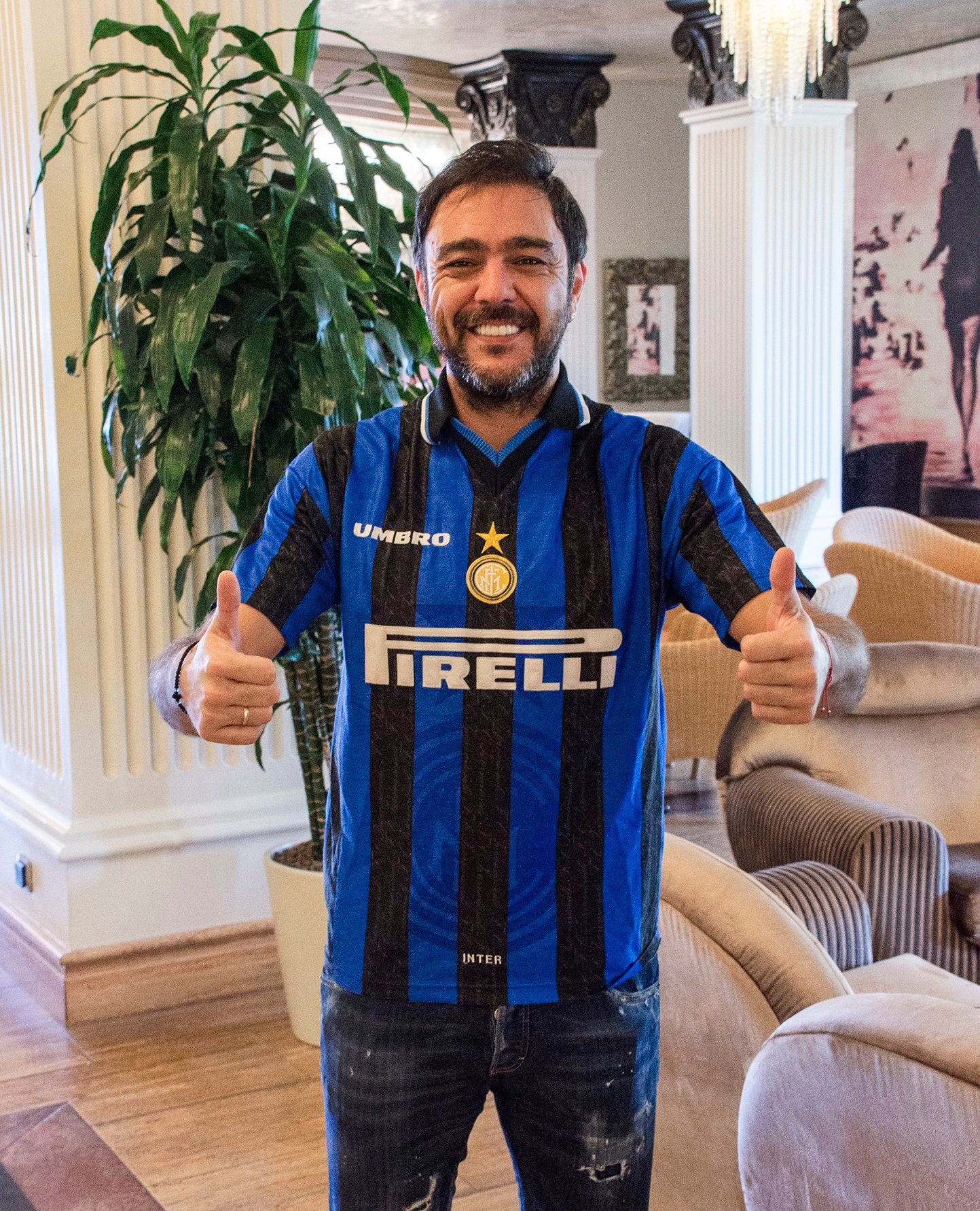 Happy Birthday Álvaro Recoba! We managed to reunite Álvaro with this great shirt from 1997-98 a few years ago. 