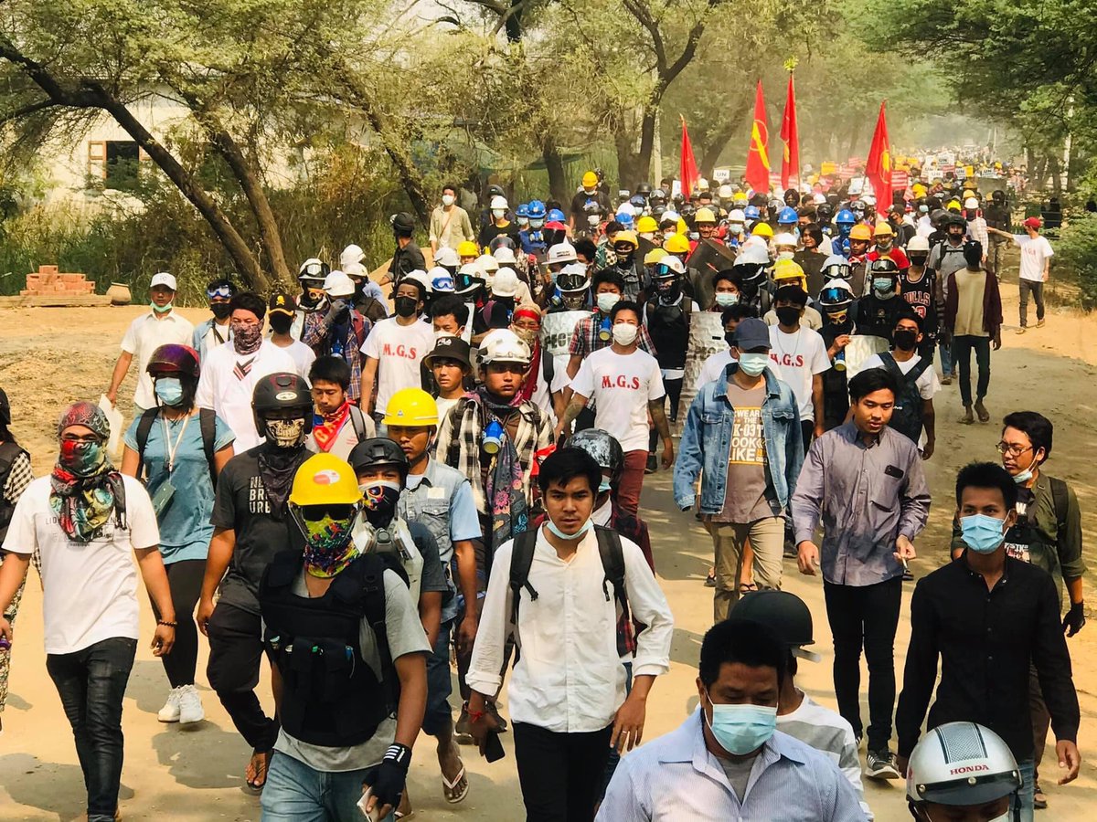 IrrawaddyNews's tweet photo. Thousands of anti-coup protesters took to the streets in Sagaing’s #Monywa on Wednesday, undeterred by weeks of brutal crackdowns by security forces on protests. Anti-coup marches have taken place in the town daily since Feb. 7.

#WhatIsHappeningInMyanmar https://t.co/JwHgV8KQPK
