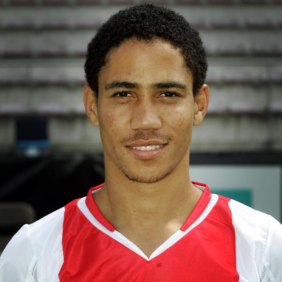 Happy birthday to former Sunderland & Ajax, Steven Pienaar!      