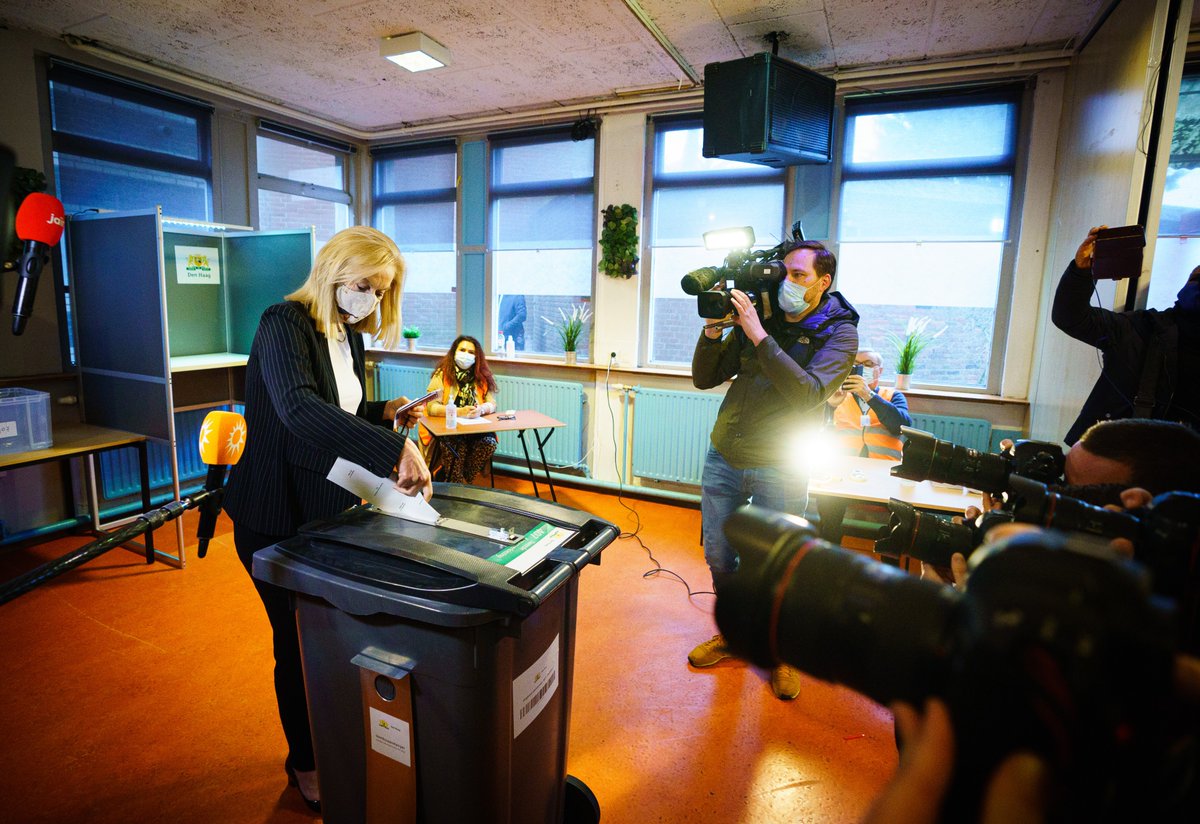 Al vroeg gestemd, mét bril. Ga vandaag stemmen. Samen kunnen we iets bijzonders bereiken, daar ben ik van overtuigd. 

Nederland is er klaar voor. Maak het waar! #D66 #ikstem