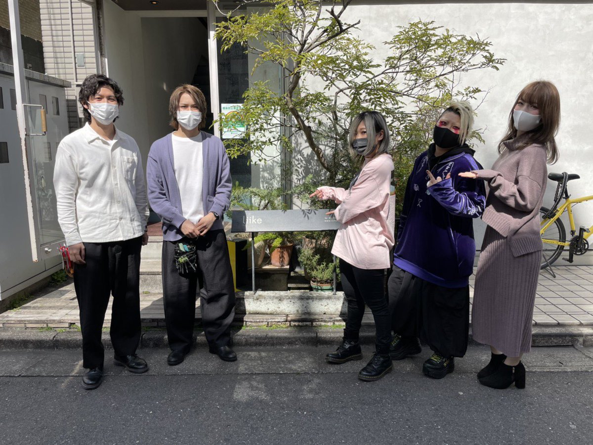 小波 Konami 代官山にあるliikeさんでダブルカラーしていただきました 難しいヘアスタイルなのにすごく丁寧に落ちていく過程も楽しみなシルバーグレーっぽい色に 最後の仕上げは濡れ感のある大人っぽい感じに 男性のお客さんにも人気のお 小波 Konami 代官山にあるliikeさんでダブルカラーしていただきました 難しいヘアスタイルなのにすごく丁寧に落ちていく過程も楽しみなシルバーグレーっぽい色に 最後の仕上げは濡れ感のある大人っぽい感じに 男性のお客さんにも人気のお