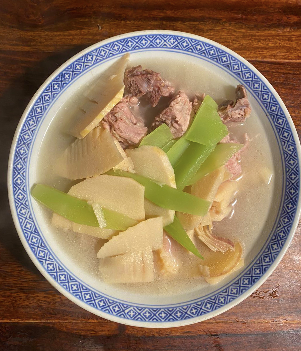 大风twitter ನಲ ಲ 昨天在南翔买到了两支大毛笋 意味 着吃 腌笃鲜 的季节到了 今天做了最正宗的上海 腌笃鲜 一年一度的美味终于又回来了 腌笃鲜 野荠菜炒鸡胗 药芹炒香干 清蒸鳗鲞 T Co Pbtd9e5itu Twitter