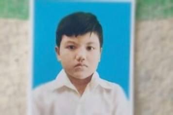 poemamhethar's tweet photo. 📍Pathein 
An 11 year old child was arbitrarily arrested &amp; guns were fired today while he &amp; his family were carrying sandbags for the construction of their small house under false accusation of building barricades. This is CHILD ABUSE #WhatsHappeningInMyanmar #Mar17Coup 
@UNICEF https://t.co/BZ2HGgxWA7