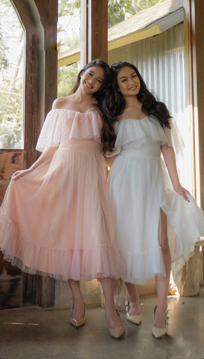 saintxashley's tweet photo. girlfriends👭 https://t.co/KGSH6MWFkp