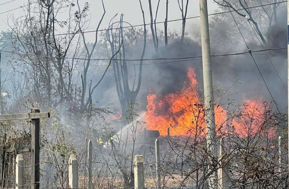 wadi19647682's tweet photo. RESTORE MOBILE DATA

In Wundwin, Mandalay, a fire broke out at patrol shop. Military Terrorists have been more violent in Wundwin. They shot a young girl to death yesterday.

#WhatsHappeningInMyanmar
#Mar17Coup https://t.co/o5s4jA6IWN
