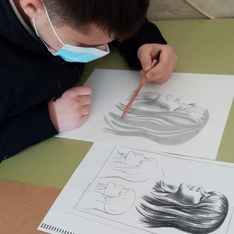 Hoy nos deleitamos con las creaciones del alumnado de 4° de la ESO en las clases de dibujo artístico  👩‍🎨👨‍🎨🎨

#arteenelaula 
#EligeSalesianosRota 
#CreciendoJuntos
