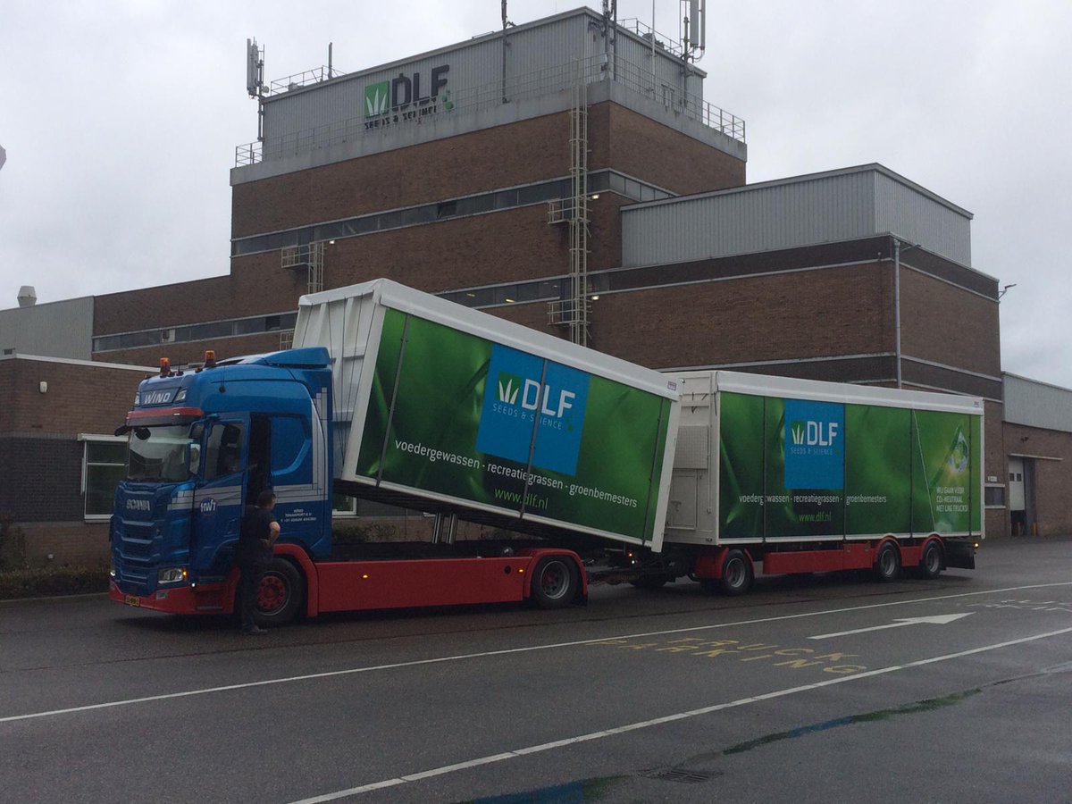 dlf_nl's tweet photo. Wanneer een van onze logistieke partners zich inspant om aan verduurzaming te doen, dan kunnen we niet anders dan dit toejuichen en ondersteunen waar mogelijk. Wind Transport heeft een combinatie die op LNG rijdt om zo co2 uitstoot te reduceren. https://t.co/R5g2zqMqMc