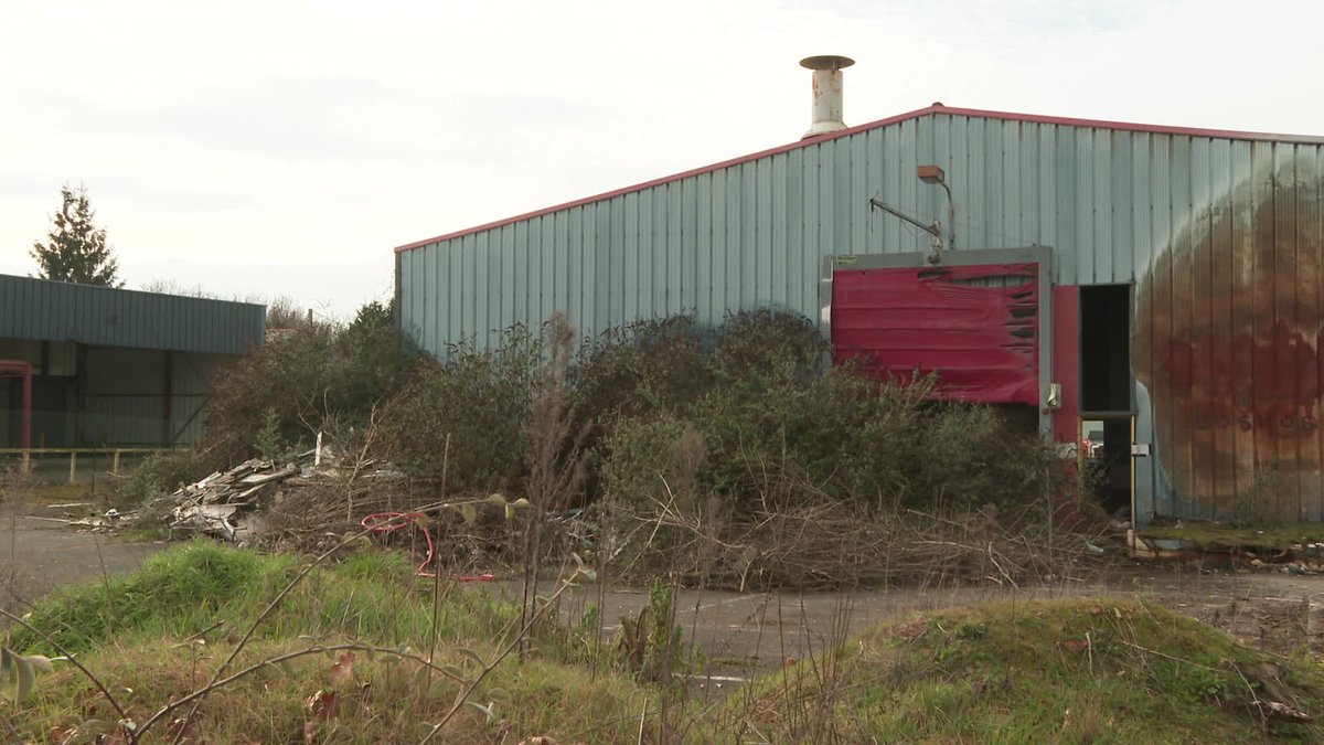 F3PaysdelaLoire's tweet photo. DOSSIER. #MaineetLoire : ces friches industrielles encombrantes https://t.co/i768ggpwdD https://t.co/DPkM7Sjy5h