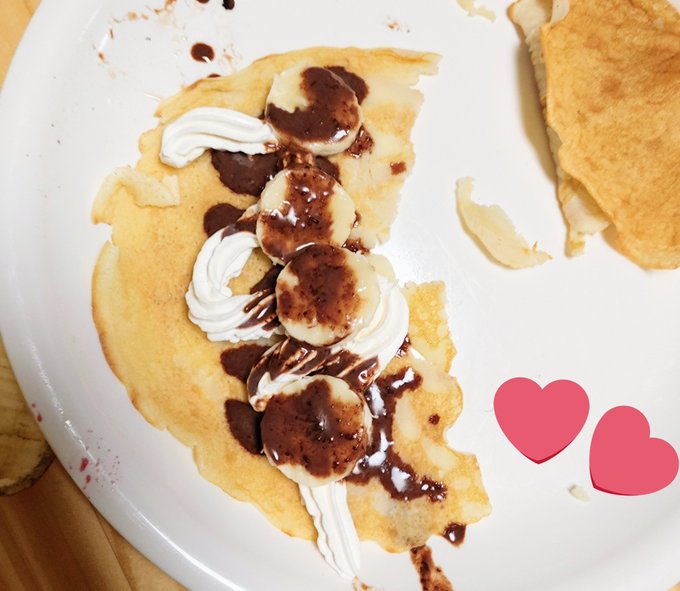 ホワイトデーだし自作クレープパーティをした。初めてにしてはなかなか良い感じに焼けた。しかし作りすぎて二人でしにかけた 