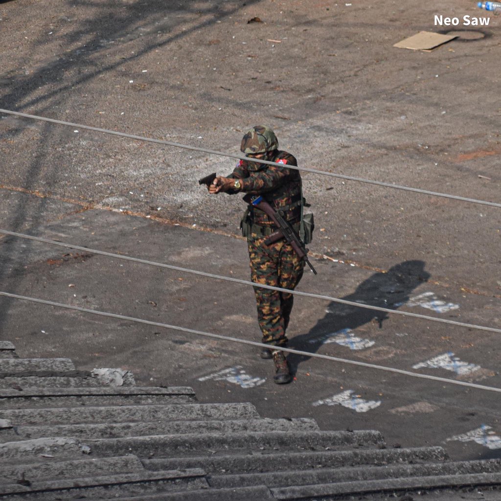#WhatIsHappeningInMyanmar                March 17, Yangon, Coup soldier shooting with pistol to the protester.