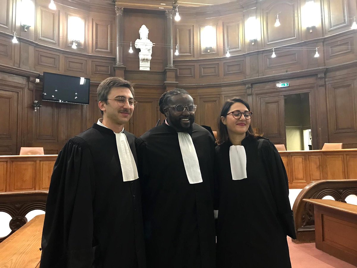 askanpreneur's tweet photo. D’origine congolaise 🇨🇩 et âgé de 31 ans, Maitre Mbeko Tabula est sans nul doute l’un des meilleurs avocats de sa génération. Arrivé de Kinshasa à l'âge de 7 mois, il a grandi à Montreuil (93) dans le quartier des Morillons.  👤
🔽 https://t.co/5OOGbdcPAK