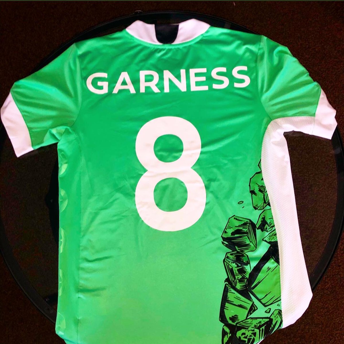 Woodzy_Goodz's tweet photo. It’s kit launch day today 👀 first look at out new kit just in time for the @FIFAWorldCup qualifying games next week #BOLFOOTBALL with the really nice design 🇲🇸❤️☘️🇲🇸 https://t.co/Pcu8kpEMXx