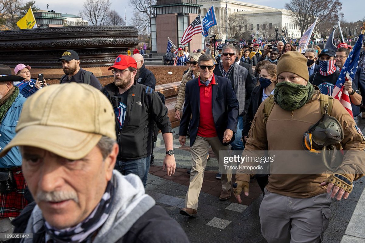  #DCRallies6/ From  @jsrailton,  @CTExposers & Daily Beast: One of Roger Stone’s 1/6 Oath Keepers security detail, Robert Minuta, also escorted: #IAmAlexJones at the 11/14 DC rally& Trump’s fmr Nat'l Security Advisor Michael Flynnat the 12/12 DC rally https://www.thedailybeast.com/this-far-right-militia-member-provided-muscle-for-roger-stone-alex-jones-and-former-trump-aide-michael-flynn?ref=scroll