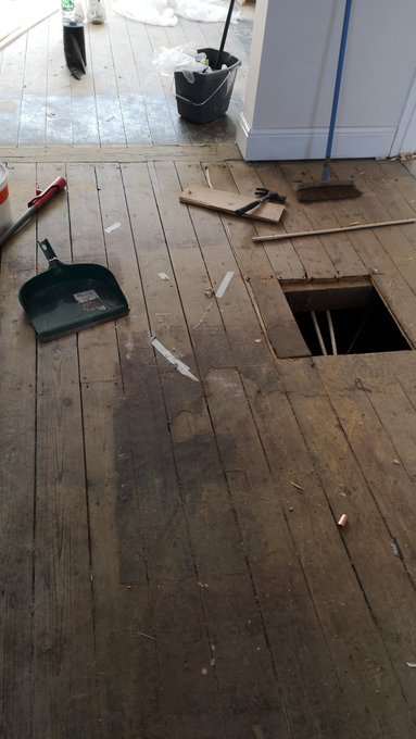 Cleaning my house before the new carpets go in tomorrow.  &pound;1400 for new carpets. Send for it now little<a href="/tag/snap"class="tags"><span>#snap</span></a>