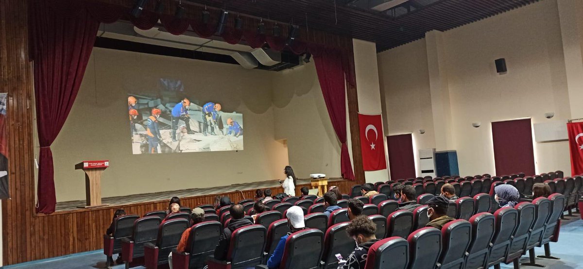 İçişleri Bakanlığının başlatmış olduğu Afet Eğitimi seferberliği kapsamında Gençlik Merkezi, Gençlik Liderlerine eğitmenlerimizce Afet Eğitimi verildi.
<a href="/ziyaselcuk/">Ziya Selçuk</a> 
<a href="/Abdullah_Erin47/">Abdullah ERİN</a> 
@ismailyapicier 
<a href="/hasanongu/">Hasan ONGU</a> 
<a href="/NKapanoglu/">Nuri Kapanoglu</a>