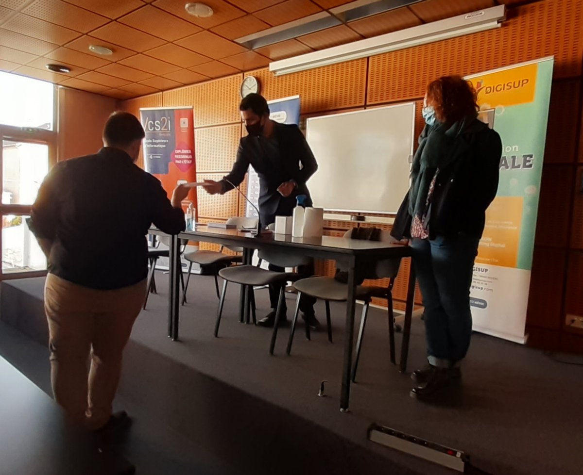 Nos étudiants ont reçu un carnet de chèques #NievreAchatPlaisir #NAP d'une valeur de 50€. Une action CCI Nièvre et Crous Bourgogne Franche-Comté par le biais de la #CVEC 
#DIGISUP #CROUS #CCI